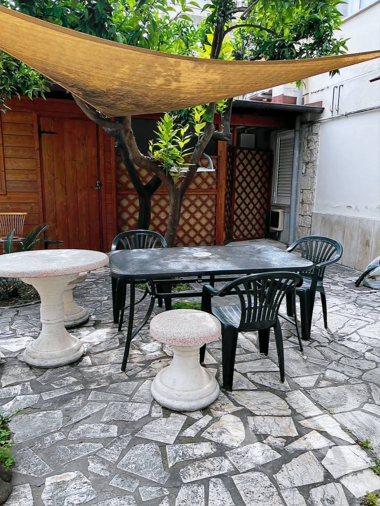 Holiday apartment with garden — photo 2