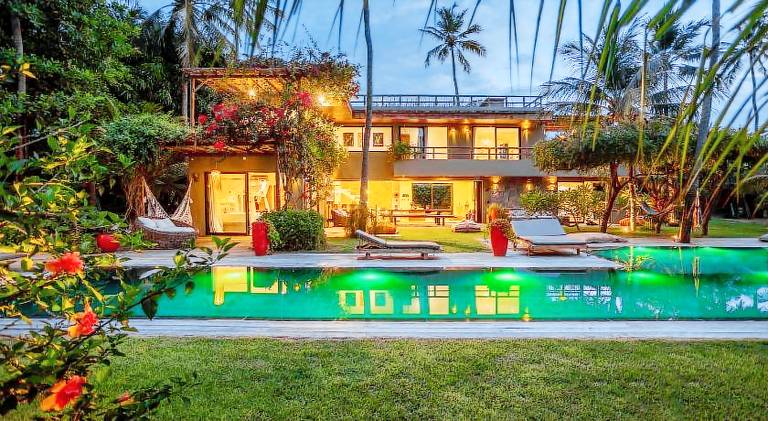 Vacation home with pool — photo 3
