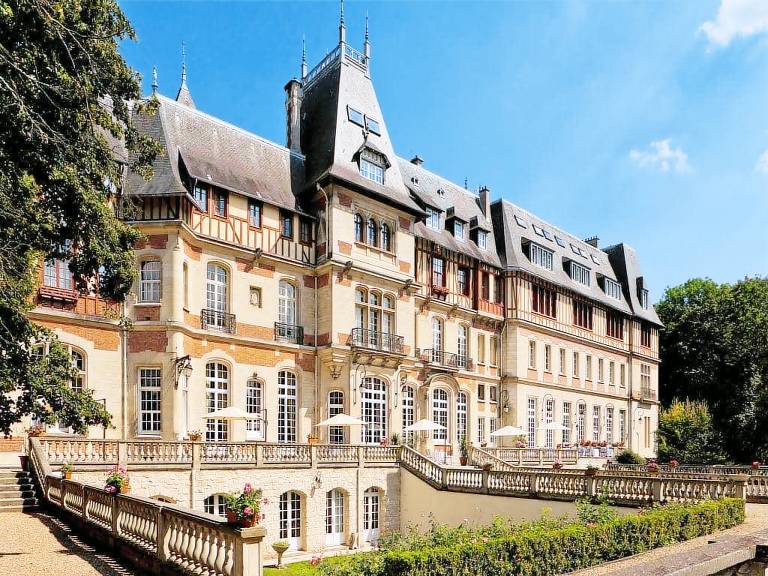 Château Jeanne & The Forest - Château de Montvillargenne in Senlis