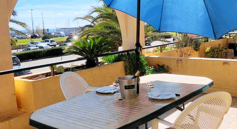 Rental apartment with terrace & grill in Sète