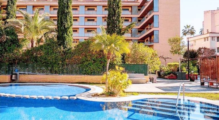 Rental apartment with pool — photo 2
