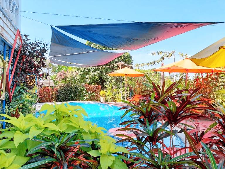 Bungalow with barbecue, hot tub & pool | Water view | Suitable for remote work | Dogs allowed — photo 4