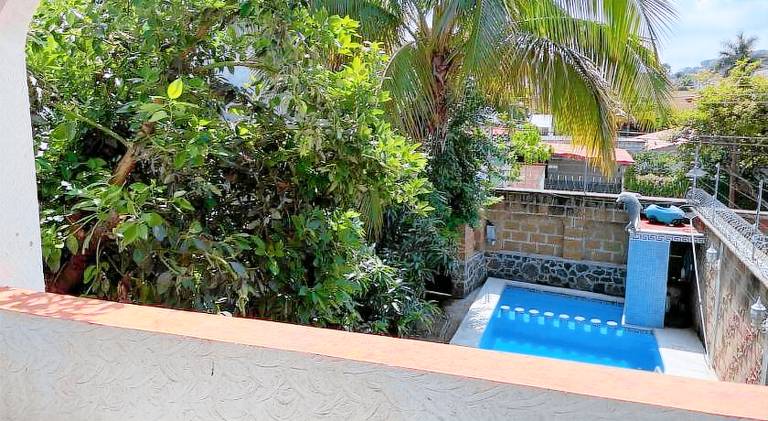 House with pool — photo 3