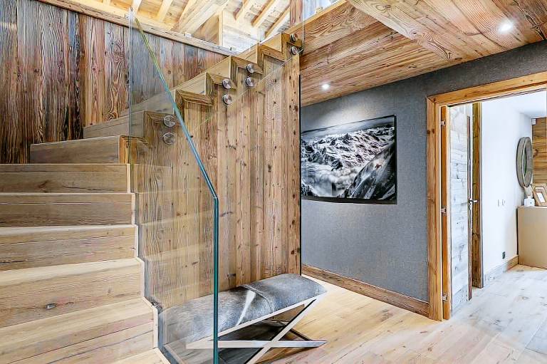 Chalet, 1st floor, sauna, terrace, fireplace or stove, parking, tv, 180m², Megève — photo 2