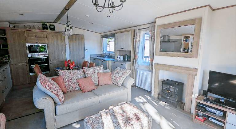 STUNNING LUXURY Caravan on edge of New Forest on SHOREFIELD Country Park ENTERTAINMENT AND LEISURE P — photo 2