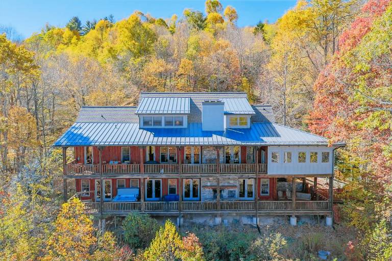 Cabin with barbeque & jacuzzi | Mountain view — photo 2