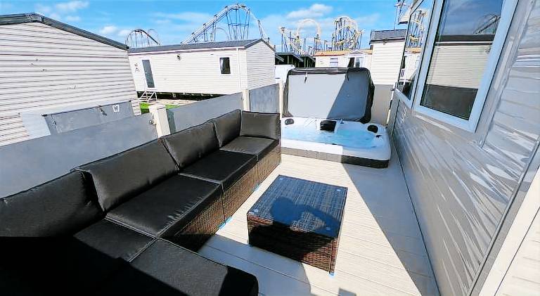 Fantasy Island - Eastgate D7 - The Merlin with Hot Tub - Coastal Caravan Breaks in Skegness