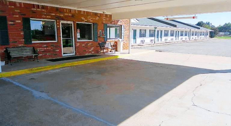 Lake Eufaula Inn & Suites — photo 2