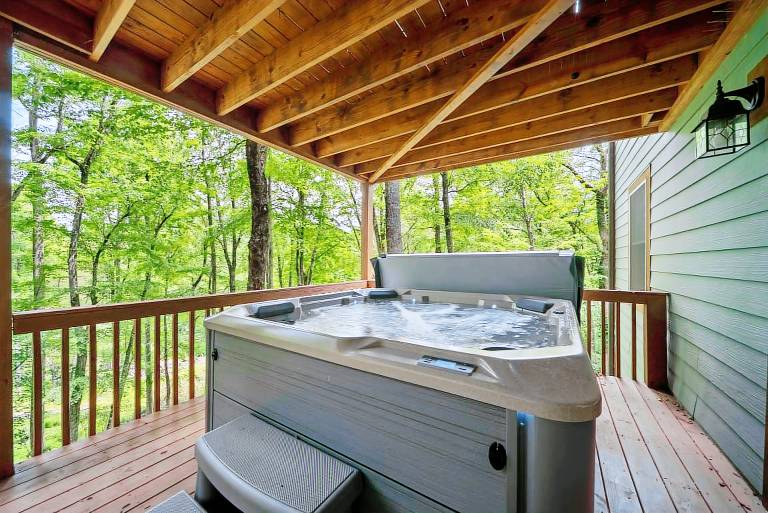 Family-friendly cabin with BBQ & hot tub | Mountain view | Pets allowed — photo 2