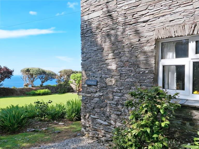 Cottage with garden | Beach view — photo 3