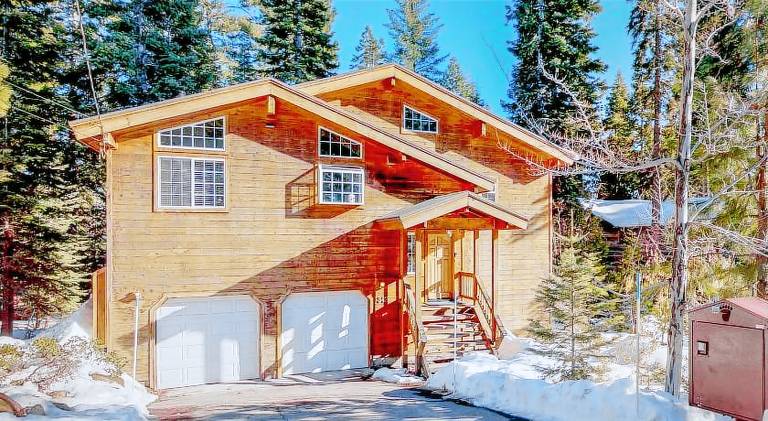 Vacation home with jacuzzi in South Lake Tahoe, CA
