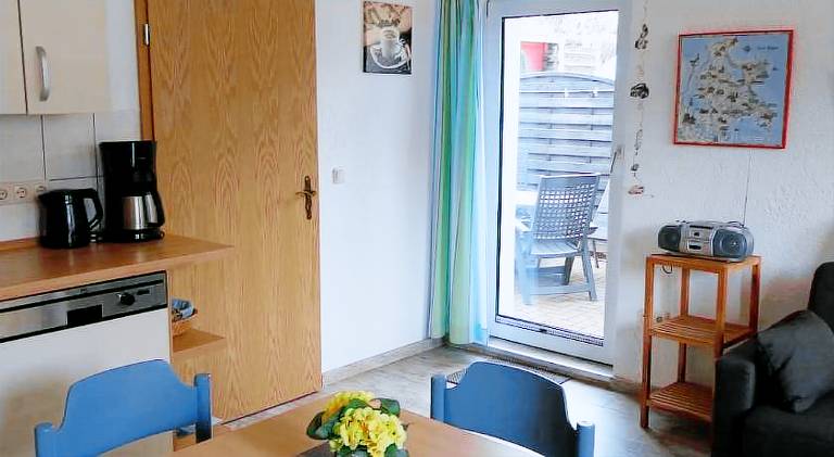 Rental apartment with patio — photo 2