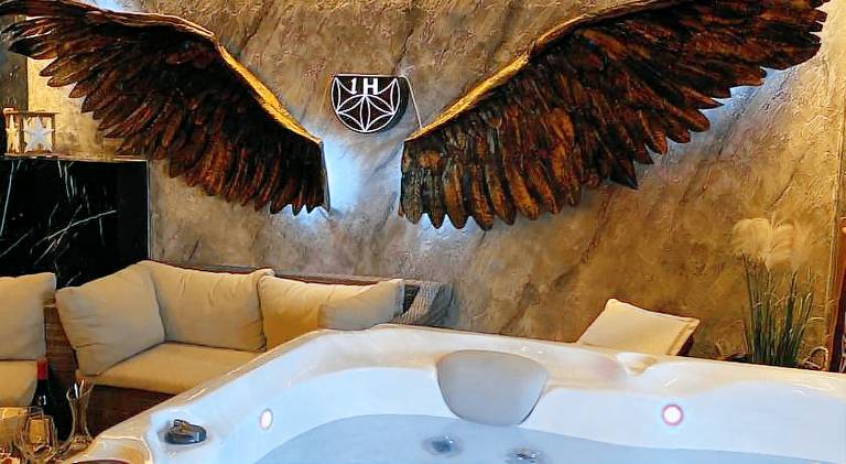 House with hot tub | Pets are welcome — photo 4