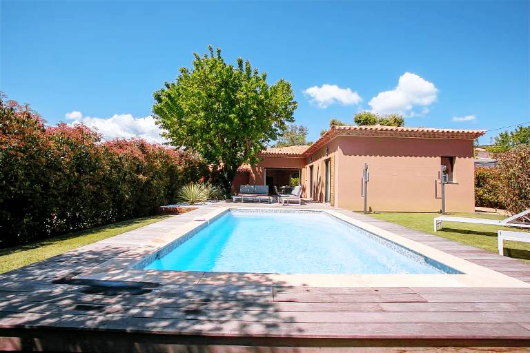 Villa with patio, BBQ & private pool | Garden view | Perfect for remote work — photo 2