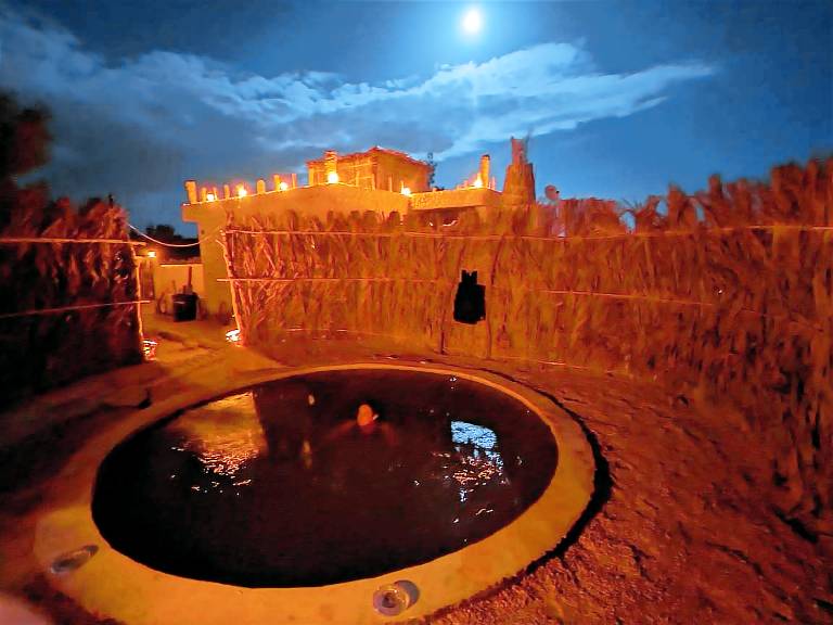 Ample vacation home with barbeque, garden & hot tub | Good for workation | Dogs allowed in Siwa