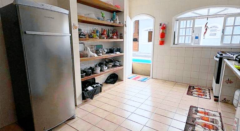 Vacation home with pool — photo 4