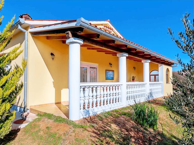 Pleasant vacation home with yard, terrace & BBQ | Pets are welcome — photo 3