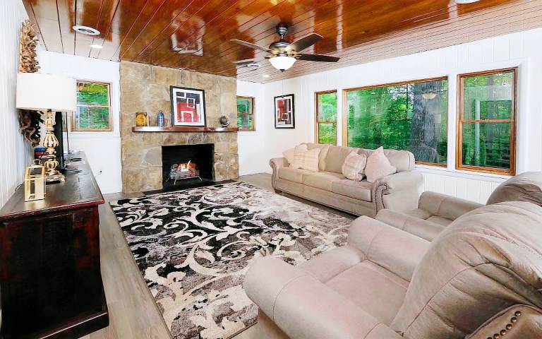 Family-friendly cabin with hot tub | Mountain view | Pet-friendly — photo 2