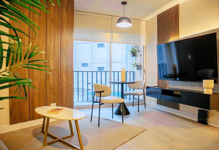 w Exceptional 1BR w Balcony in San Isidro