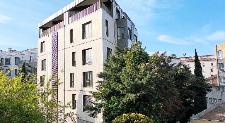 Serviced apartment with garden & terrace | Close to Avignon in Avignon