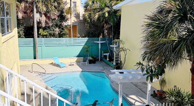 Vacation home with pool | Beach nearby | Pets allowed — photo 3