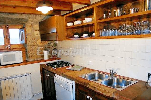 Cottage with pool, garden & barbecue | Mountain view — photo 3