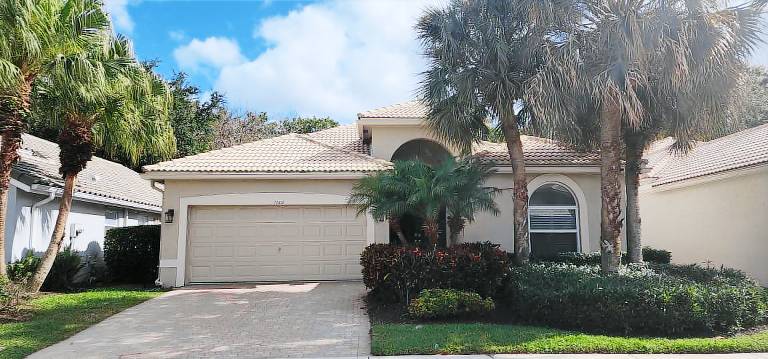 Delray Beach, 3 bed home with heated salt pool, no neighbors behind, netflix, — photo 2