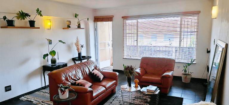 Chic & Cozy 2 Bedroom Retreat Backup Power