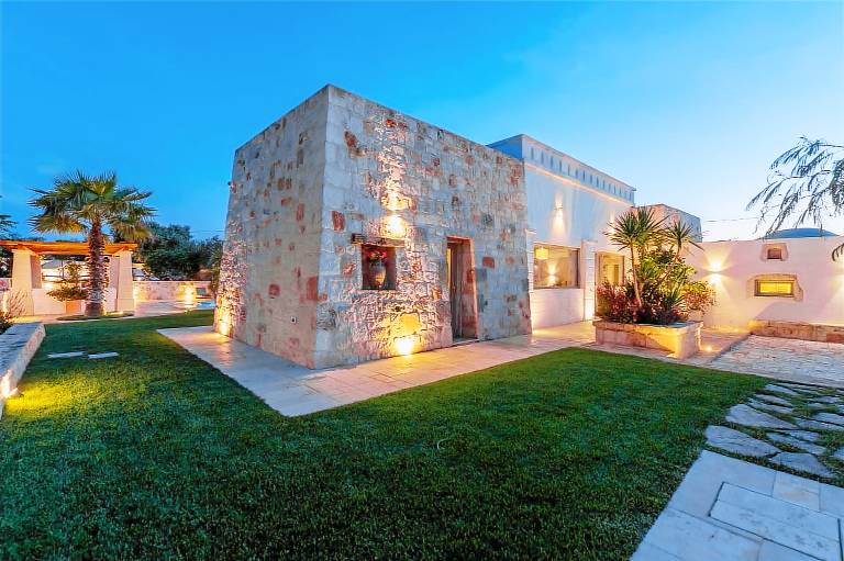 Fully equipped spacious villa with pool, barbeque & garden | Perfect for remote work | Pet-friendly — photo 3