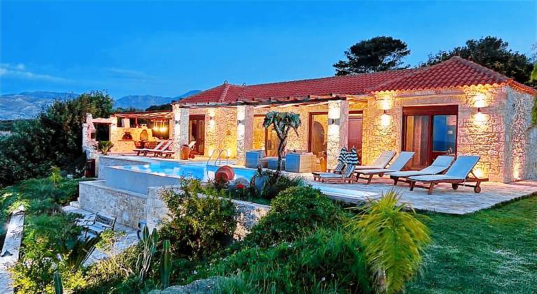 Fully equipped wonderful villa with terrace, barbecue & private pool | Perfect for remote work | Pet-friendly — photo 4