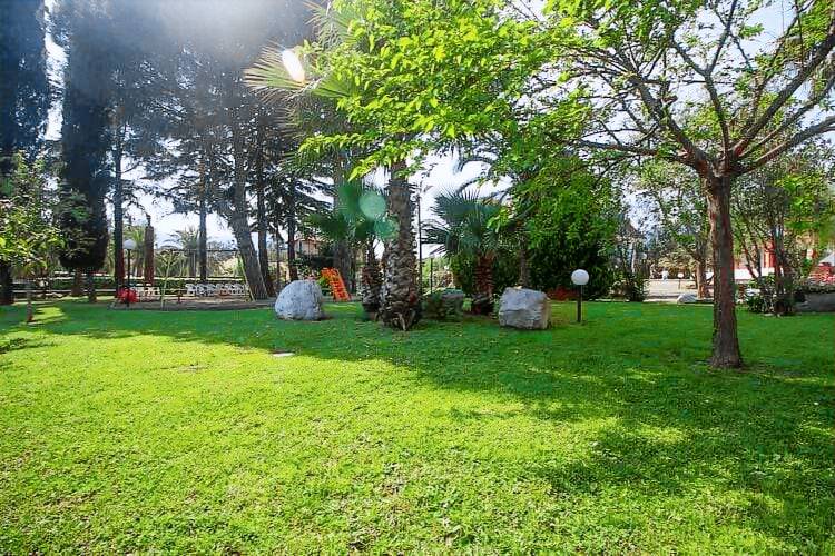 Charming apartment with terrace, yard & pool | Dogs allowed — photo 4