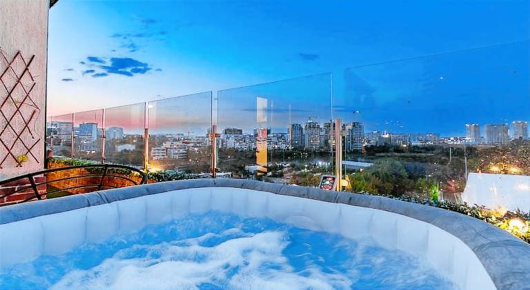 Holiday apartment with hot tub & terrace — photo 3