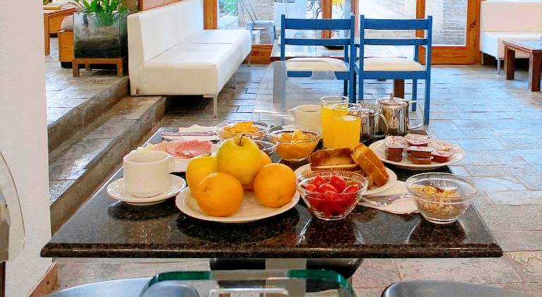 Serviced apartment with patio, pool & yard — photo 3
