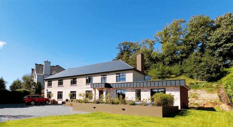 House with 11 rooms for 23 persons in Killarney