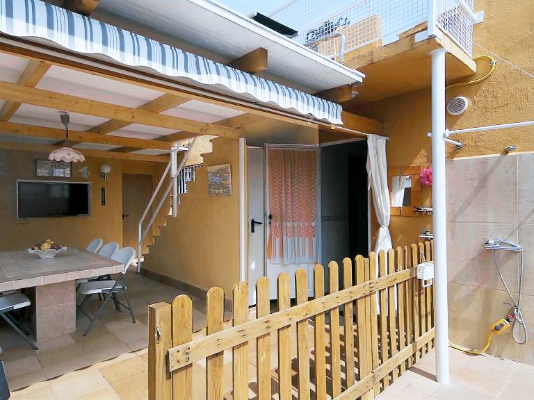 Villa with private pool, barbeque & yard — photo 4