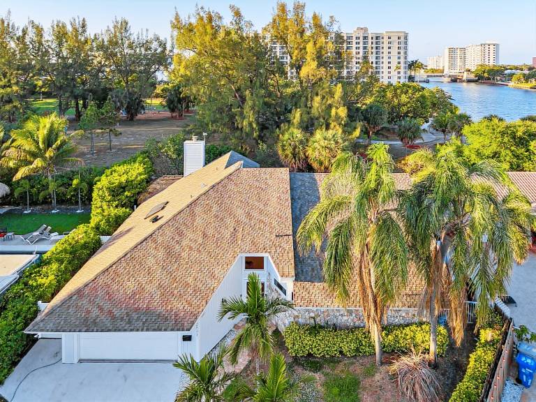 Children-friendly beautiful villa with yard, pool & jacuzzi | River view | Dogs allowed — photo 2