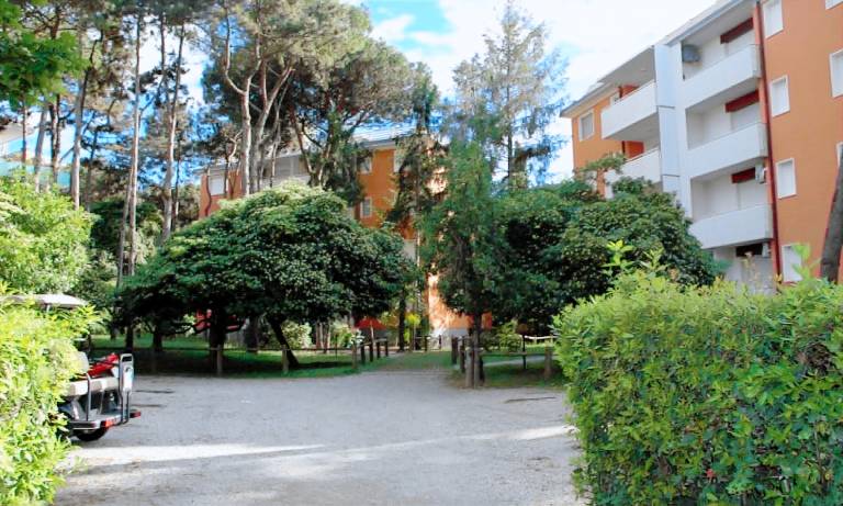 Holiday apartment with garden & patio | Garden view — photo 3