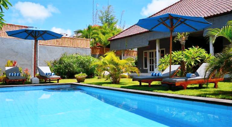Lovely villa with garden, patio & pool | Suitable for remote work | Pets allowed in Kuta