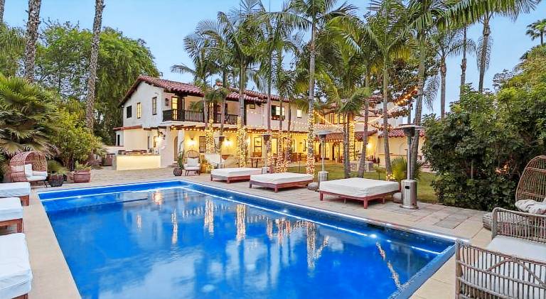 House with jacuzzi & pool in West Hollywood, CA