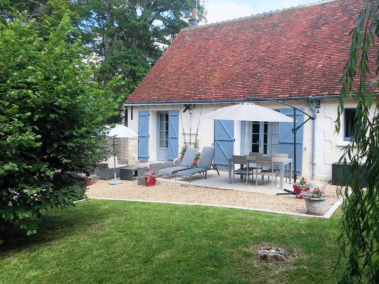 Cottage with BBQ & yard — photo 4