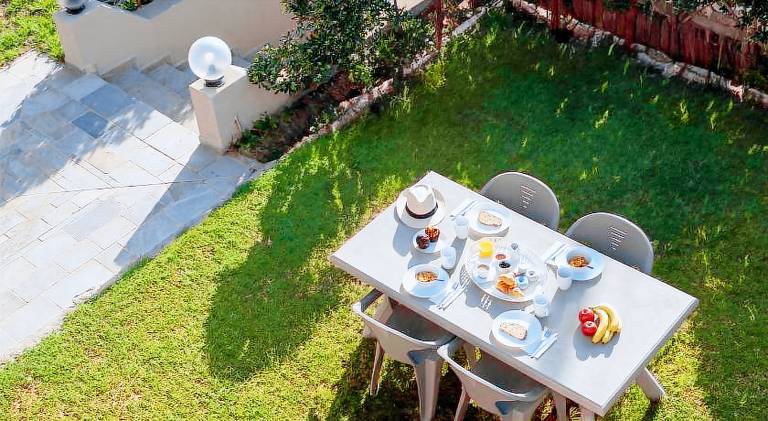 Rental apartment with yard in Malevizi