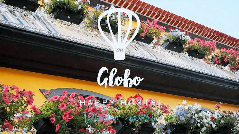 Globo Happy Hostel in Angra do Heroismo