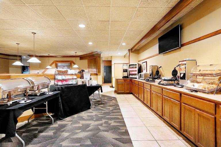 Ramada By Wyndham Fargo — photo 4