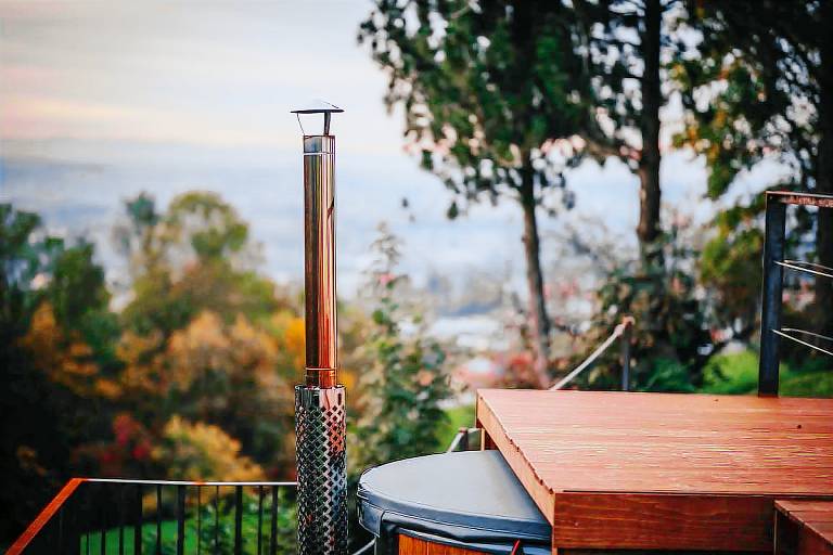 Vacation home with sauna, patio & hot tub — photo 4