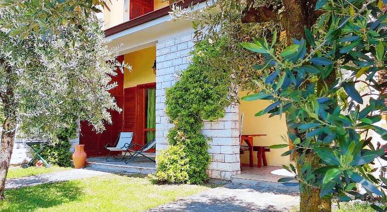 Holiday apartment with terrace, heated pool & yard | Pet-friendly — photo 4