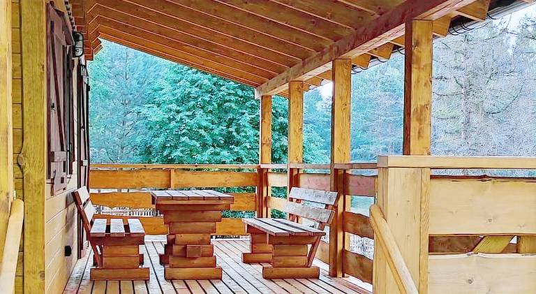 Lodge with terrace, yard & BBQ — photo 2