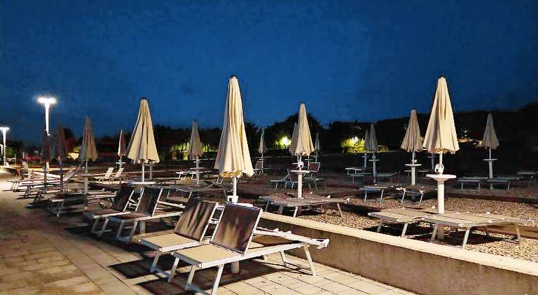 Holiday apartment with patio & garden — photo 3