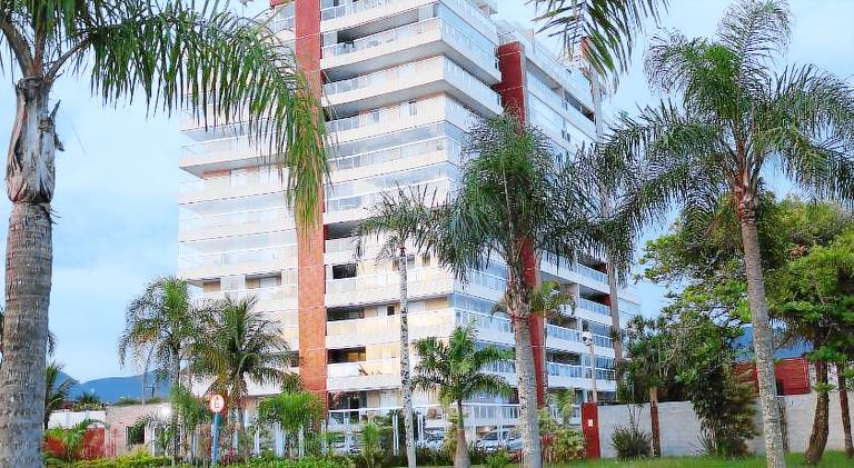 Holiday apartment with pool, sauna & BBQ in Bertioga