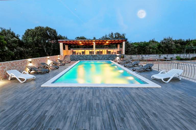Ferienwohnung in Vinišće, Kroatien für max. 4 Personen Ferienwohnung in Vinišće, Kroatien für max. 4 Personen