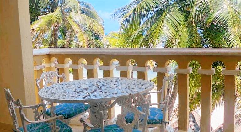 Beautiful serviced apartment with yard, patio & pool | Pets are welcome — photo 4